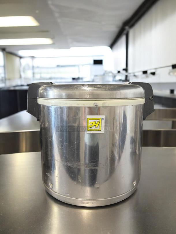 Thunder Group SEJ-22000 50 cup stainless steel rice warmer, excellent condition, tested and working, 120V.