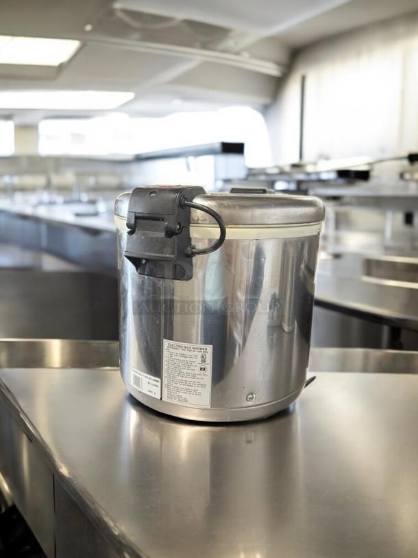 Thunder Group SEJ-22000 50-cup stainless steel rice warmer, excellent condition, 120V, fully tested, clear labeling visible.