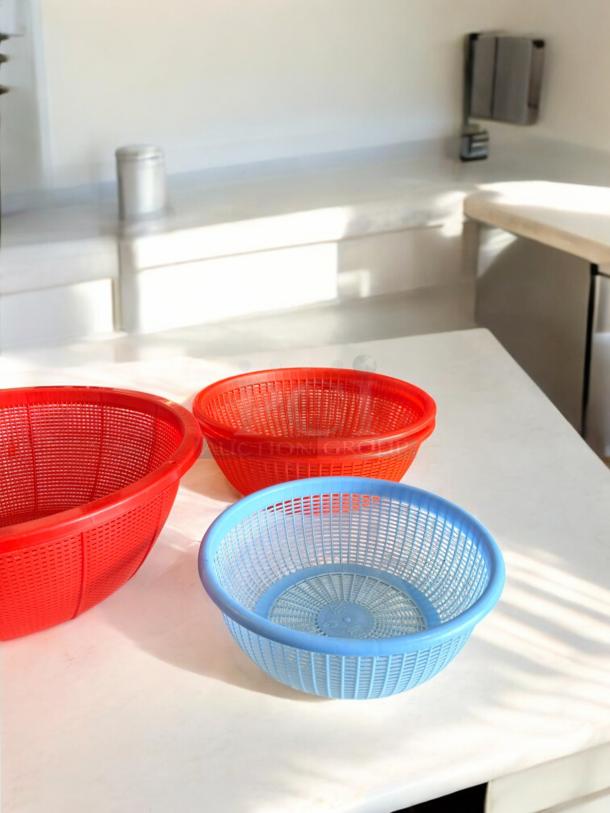 Set of 3 plastic basket strainers in red and blue, excellent condition, various sizes, fully tested and working.