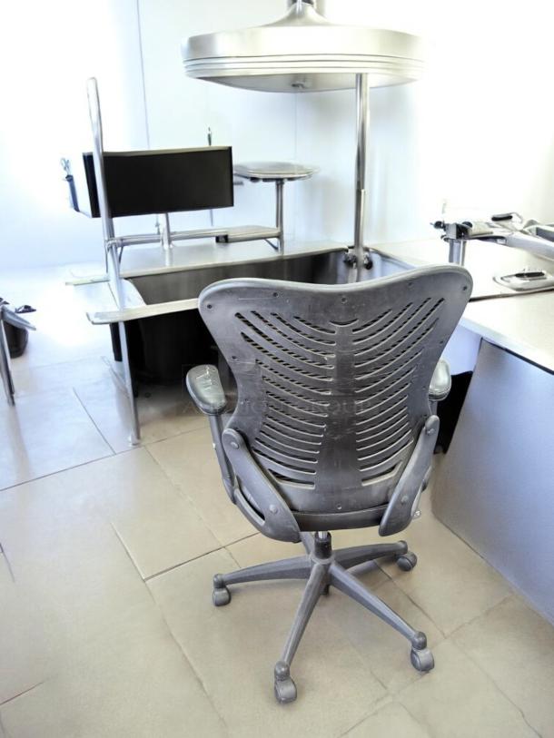 Ergonomic Mesh Office Chair with adjustable armrests, excellent condition, fully tested, model: Ergonomic Mesh Back Task Chair.