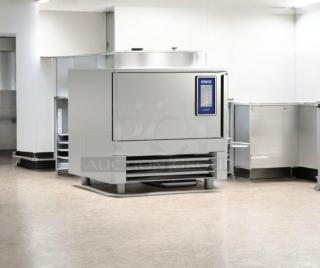 Irinox MF30.2 MultiFresh Blast Chiller/Freezer in excellent condition, 208V, fully tested, silver color, touchscreen panel.