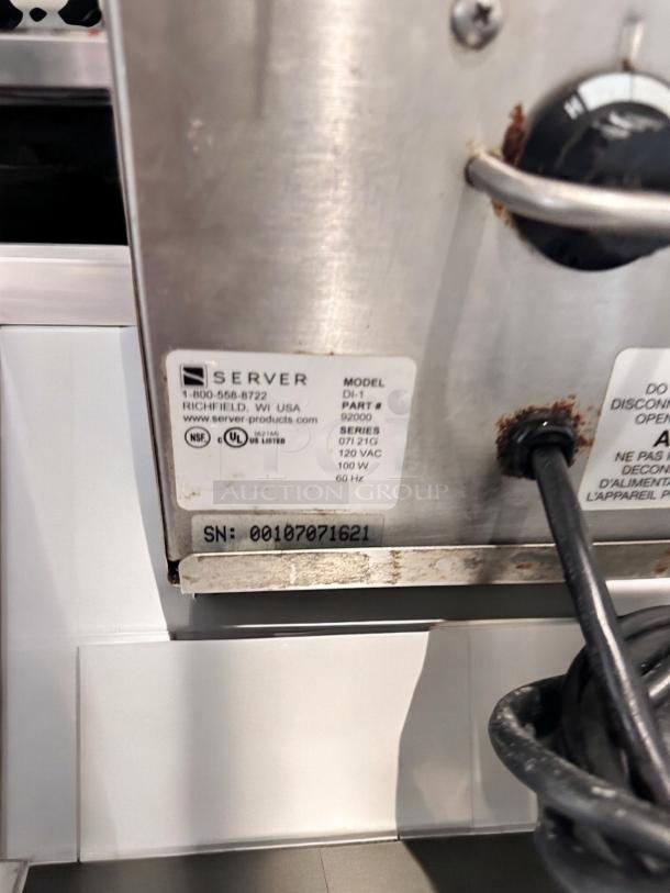 Server Products DI-1 food and soup warmer, 120V, in excellent condition. Features model label and serial number: 00107071621.