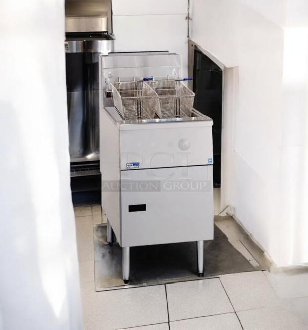 Pitco SG18S gas fryer in excellent condition. 65 lb capacity, natural gas. Fully tested, working, stainless steel finish.