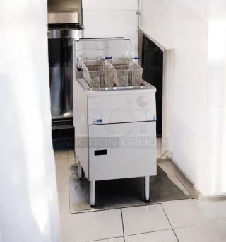 Pitco SG18S gas fryer in excellent condition. 65 lb capacity, natural gas. Fully tested, working, stainless steel finish.