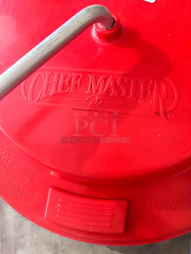 Chef Master manual salad spinner, red, 5-gallon capacity, with crank handle. Excellent condition. Fully tested and working.