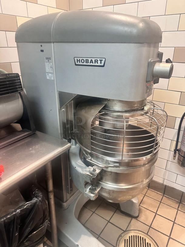Hobart Legacy+ HL662-1STD planetary mixer, excellent condition, stainless steel bowl, tested and working.