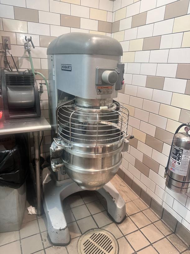 Hobart Legacy+ HL662-1STD planetary mixer, excellent condition, tested and working, stainless steel bowl, visible brand label.