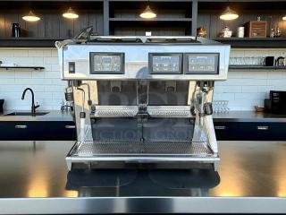 UNIC PONY 4 Super Automatic Espresso Machine, 4 groups, 2.6 gal boiler, excellent condition, 230v, fully tested, working.