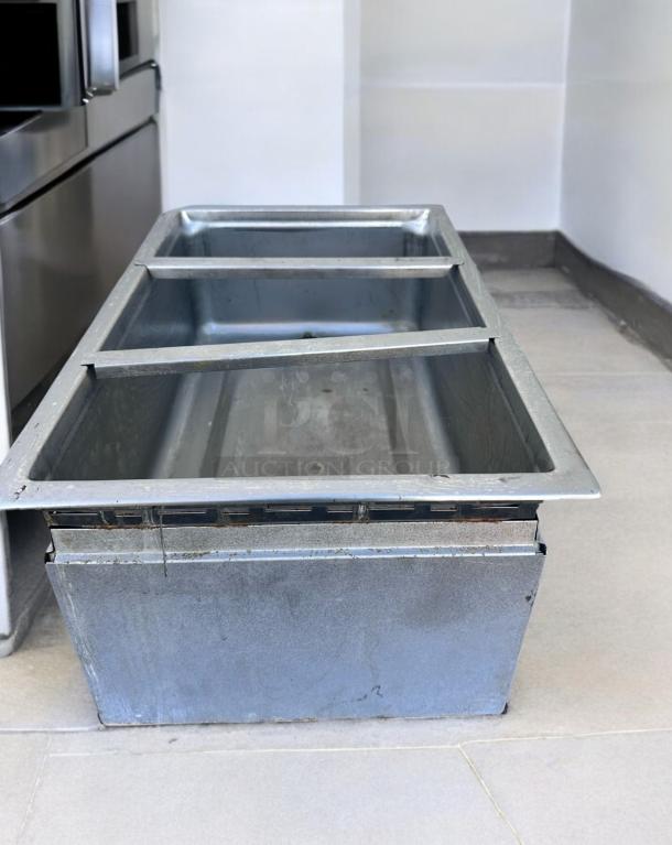Drop-In stainless steel food warmer/steam table pan in excellent condition, fully tested and operational, commercial use.