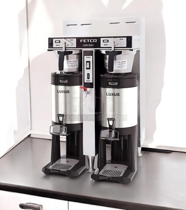 Fetco CBS-2052e Dual Coffee Brewer in excellent condition, featuring dual brewing stations and visible Luxus decanters.
