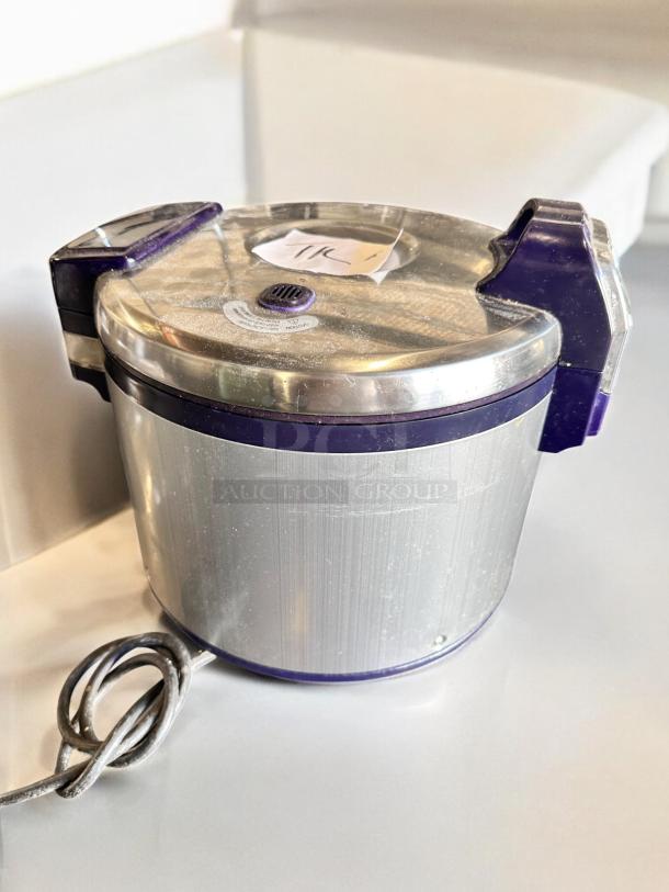 Thunder Group SEJ3201 electric rice cooker, 30-cup capacity, excellent condition, 120V, silver with purple accents, tested and working.