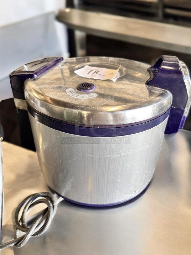 Thunder Group SEJ3201 electric rice cooker, 30-cup capacity, excellent condition, silver-purple, tested and working, 120V.
