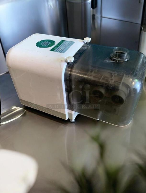 CXCGO XC-188A vegetable cutter, excellent condition, fully operational, 2.3mm blade, visible labels, white and transparent casing.