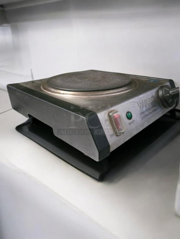 Waring Commercial Single Burner, Model WEB300, in excellent condition. Features include on/off switch and ready indicator light.