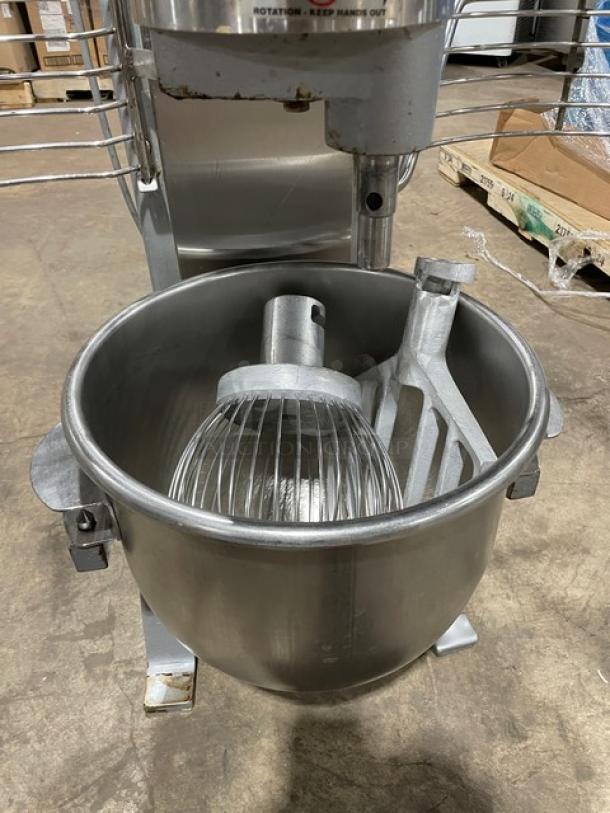 Univex SRM20 20 Qt. Planetary Mixer with stainless steel bowl, guard, flat beater, and wire whisk. Model: SRM20, 115V.