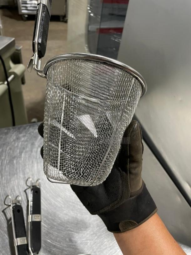 Thunder Group SLNS001 noodle skimmer, 5.5" stainless steel mesh, black wooden handle, new condition.