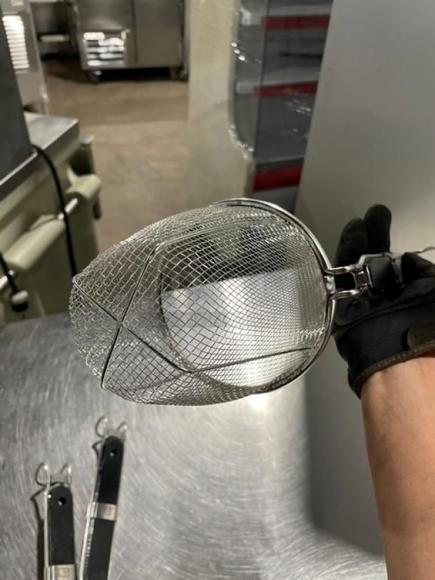 NEW Thunder Group 5-1/2" stainless steel noodle skimmer, model SLNS001, with black wooden handle. Mesh design, durable construction.