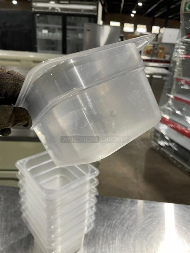 Vigor commercial polycarbonate food pan, clear, durable, stackable. Condition: new. Size: 8X. Ideal for food storage.