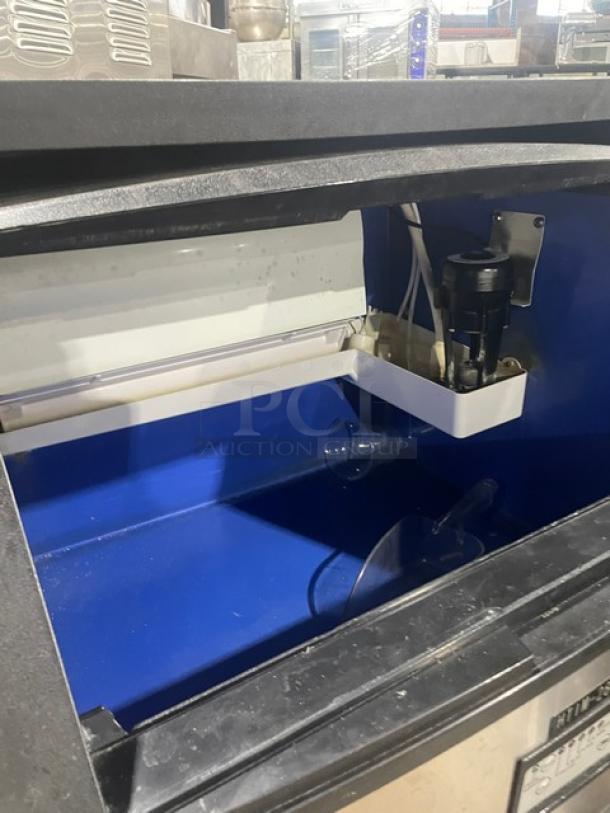 Valpro VPIM280 stainless steel ice maker/bin combo, electric, 115V 1 phase, on legs. Clean interior, serial: 8195416.