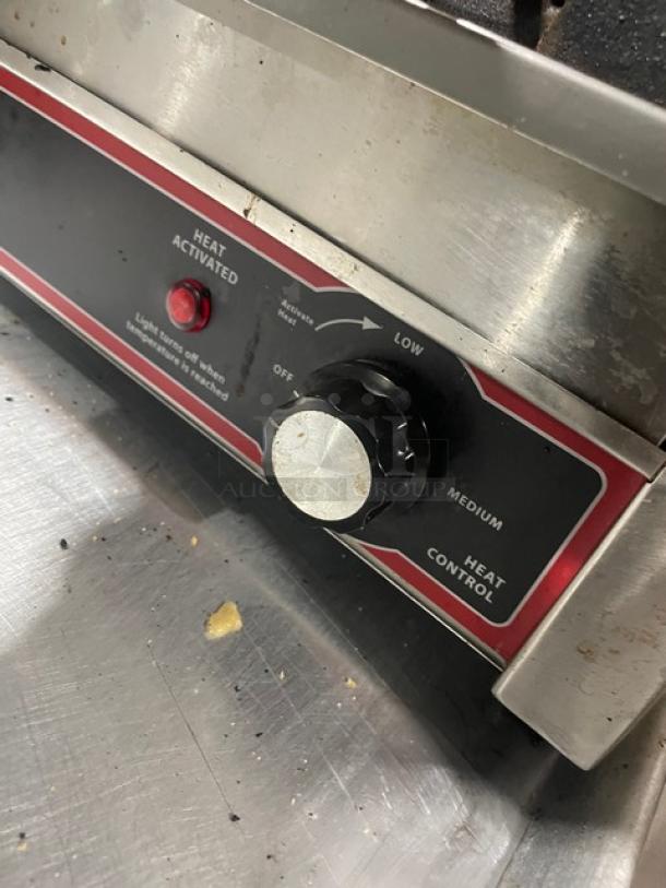 Winco EPG1C Panini Grill, stainless steel, grooved grates, heat control knob, heat activated light, 120V, used condition.