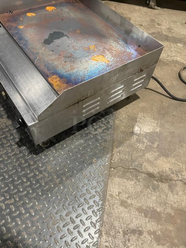 Cecilware EL1624 stainless steel electric griddle with thermostatic control, back and side splash, on legs, used condition.