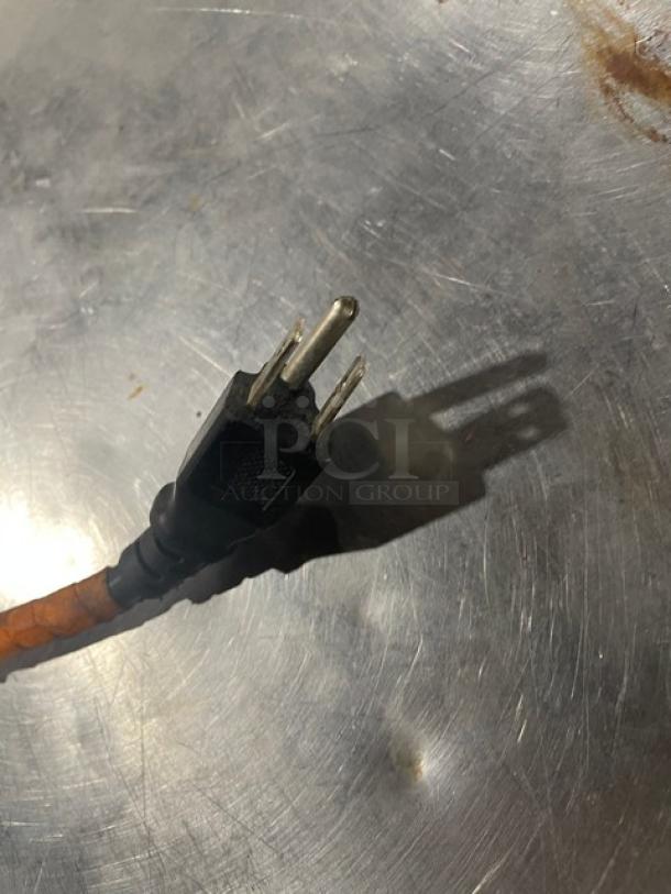 Power plug for Avantco 178SSUC60RHC refrigerator, showing a standard three-prong design. Image focuses on plug details.