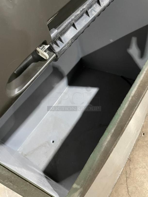 Manitowoc SY1804A/B970 ice machine head/bin combo with lift-open lid, stainless steel, air-cooled, on legs, used, 208-230V 1 phase.