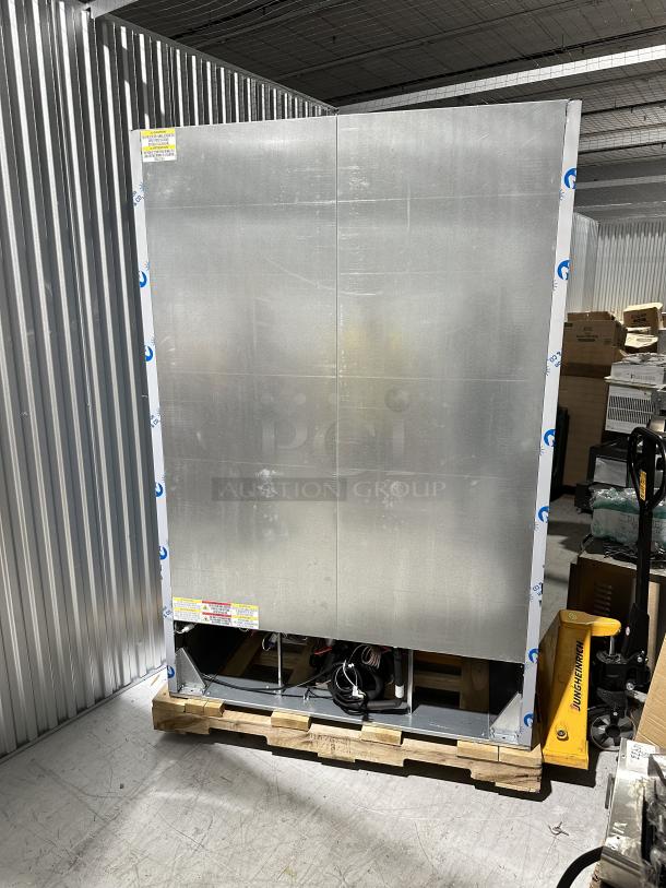 Beverage-Air MMR45HC-1-B 52" glass door merchandiser refrigerator, new, scratch and dent, broken glass, 44 Cu. Ft.