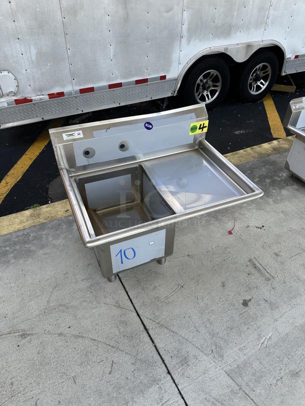 Regency 600S1162018R sink component, brand new with scratch and dent. Features right drainboard and visible labeling.