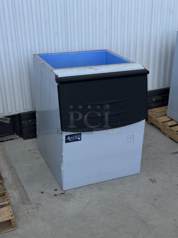 Avantco BIN27530 30" ice storage bin, 375 lb capacity. Features blue interior, black top panel, and visible Avantco logo.