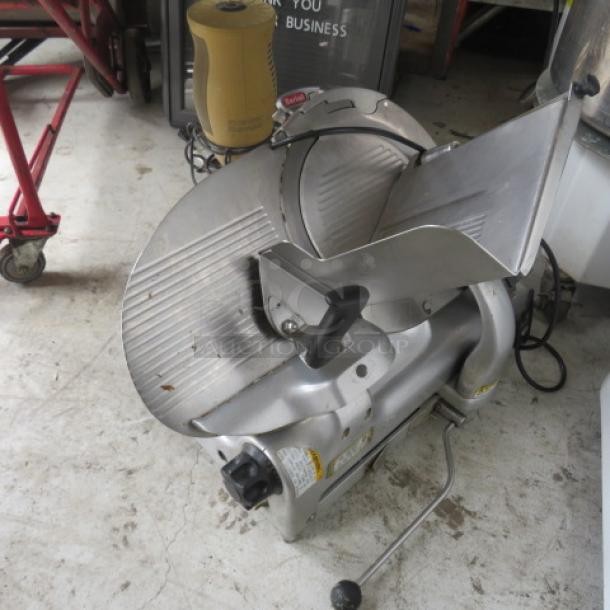 Berkel deli slicer, model 909/1, 115 Volt, in working condition. Features stainless steel blade and adjustable thickness control.