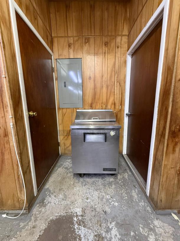 True TSSU-27-08-HC refrigerated sandwich prep table, stainless steel, right hinged door, gently used condition.