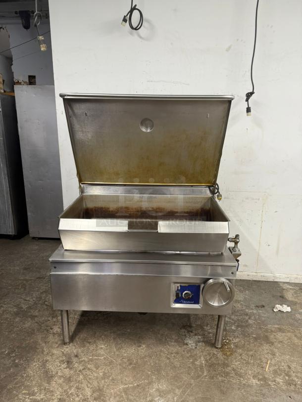 40 Gallon CLEVELAND Tilt Skillet, stainless steel, open lid, visible control panel, used condition.