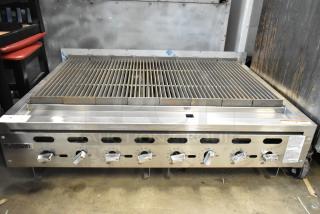 Vulcan VACB47-101 stainless steel commercial charbroiler. New scratch and dent; natural gas, 136,000 BTU, six knobs.