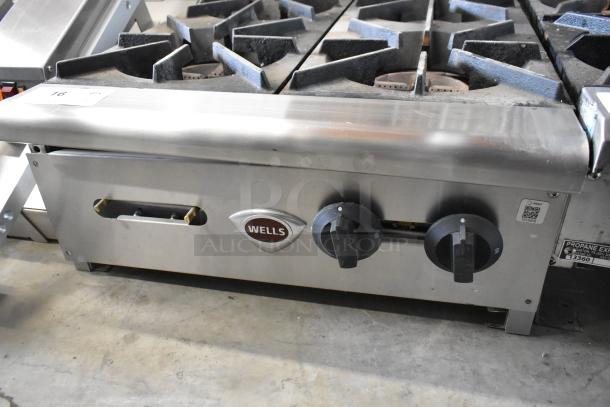 Stainless steel Wells 4-burner gas range, commercial countertop model, equipped with control knobs. Good condition.