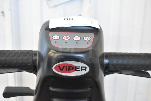 Viper FANG15B Floor Cleaning Machine, black handle, visible control panel, Viper branding, good condition.