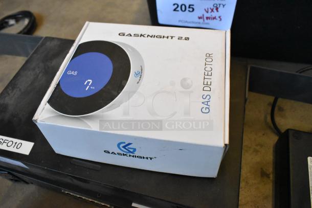 GASKNIGHT 2.0 gas detector box, partially opened, showing product image with label details.
