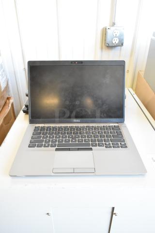 Five assorted laptops including Dell, shown with visible wear. Auction offers five units, possibility of mixed brands and models.