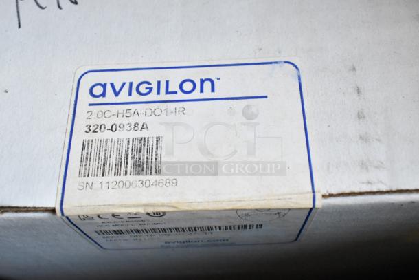 Avigilon box label with model 2.0C-H5A-D01-IR, serial number 112006304689, and part number 320-0938A.