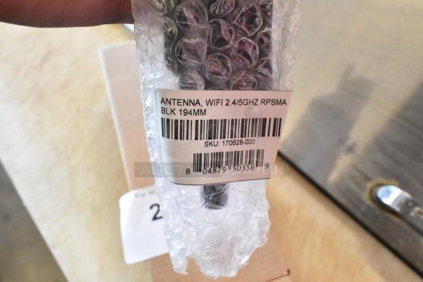 New WiFi antenna, 2.4/5GHz, RPSMA, 194mm, black, bubble-wrapped with visible barcode and SKU 170628-000.