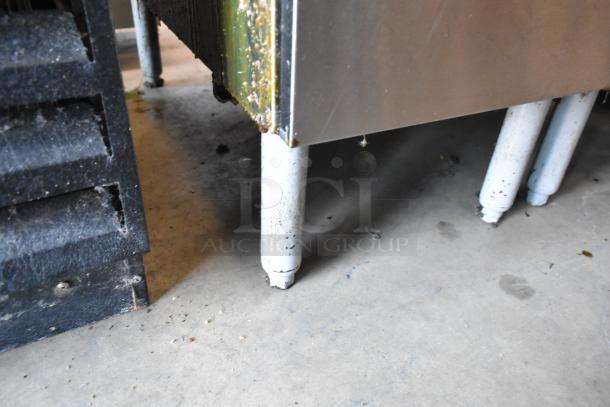 Pitco Frialator SG14 stainless steel deep fryer, floor model, natural gas, with metal fry basket and splash guard, 110,000 BTU.