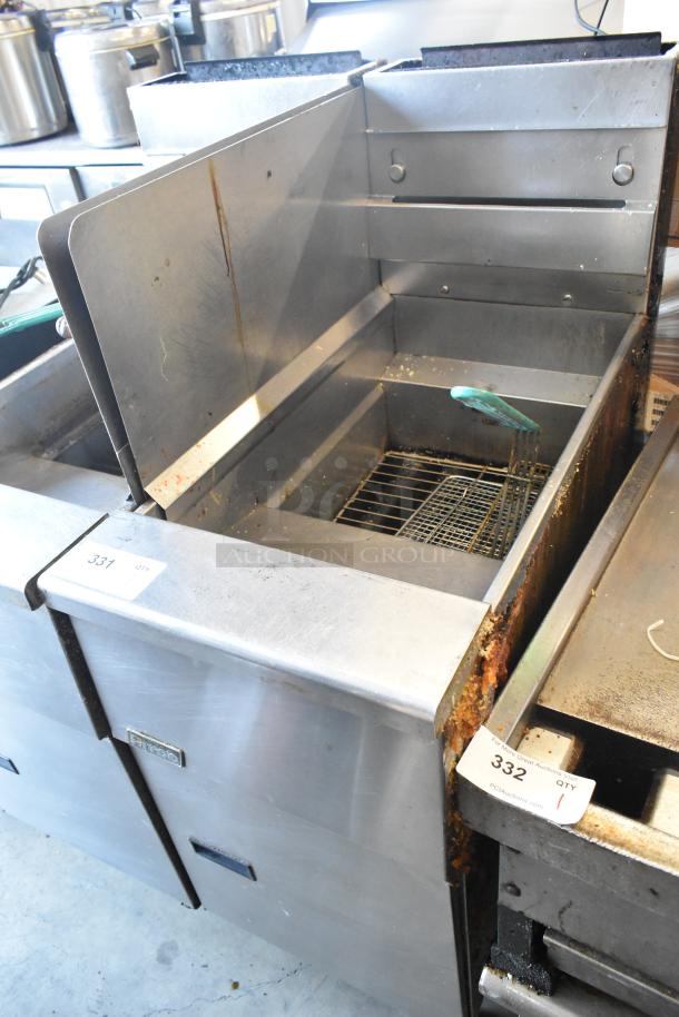 Pitco Frialator SG14 stainless steel commercial deep fat fryer, natural gas, 110,000 BTU, side splash guard, used condition.