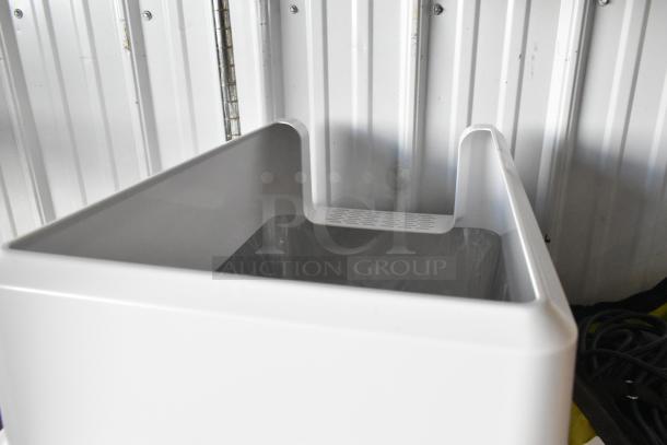 Brand new cat litter box in white, unused, and in original packaging. Features a sleek, durable design.