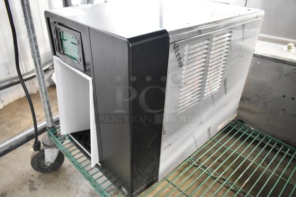 2024 Follett 7 Series Chewblet countertop ice maker, model 7CI112A-IW-NF-ST-00, 7 lb bin, 115V, 1 phase, visible side panel.