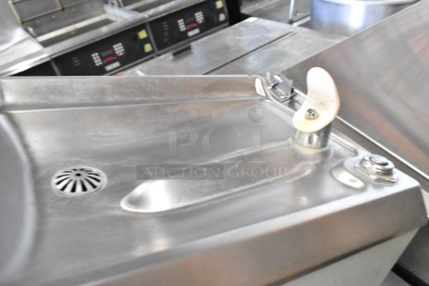Elkay HEW3_1H metal wall mount water fountain, 115 volts, 1 phase. Features durable metal construction.