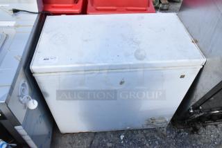 General Electric GE FCM75UBWW Chest Freezer. 115 Volts, 1 Phase. - Item #1208183