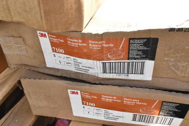 Box of 3M Brown Stripper Pads, model 7100, 20-inch diameter, made in the USA, in original packaging, new condition.