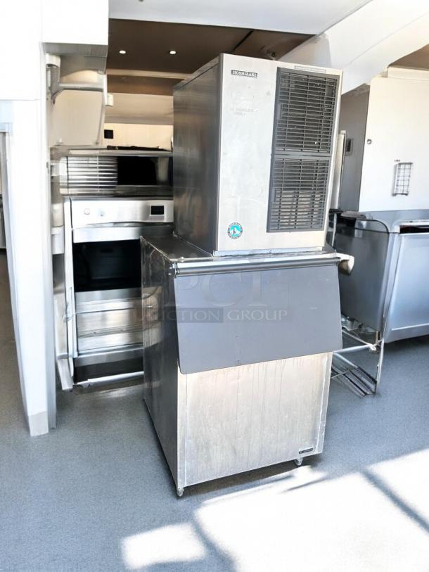 Hoshizaki KM-515MAH ice maker with B-500SD bin, excellent condition, fully tested, 517 lb/day capacity.