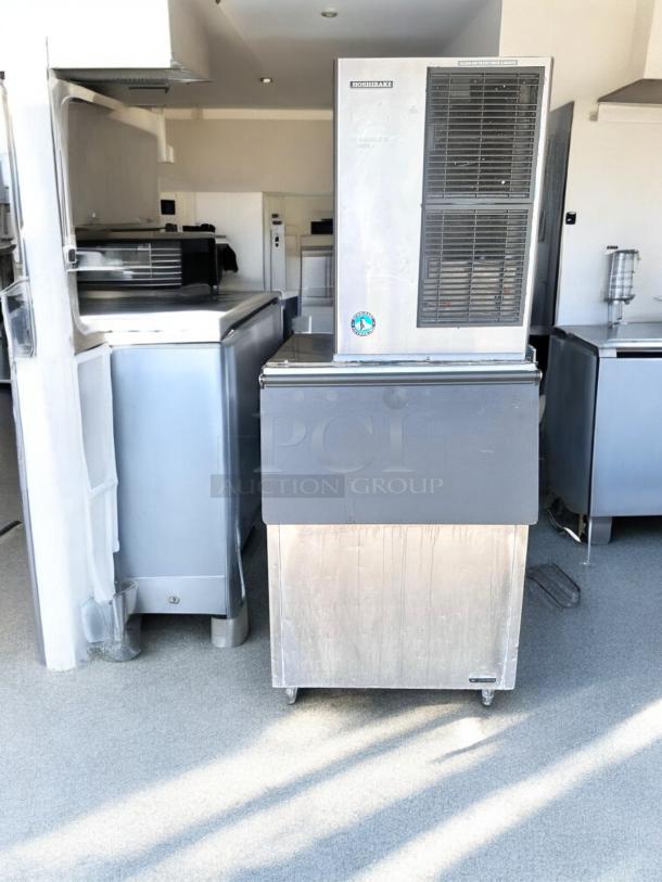 Hoshizaki KM-515MAH ice maker with B-500SD storage bin; 517 lb/day capacity; excellent condition; fully tested and working.