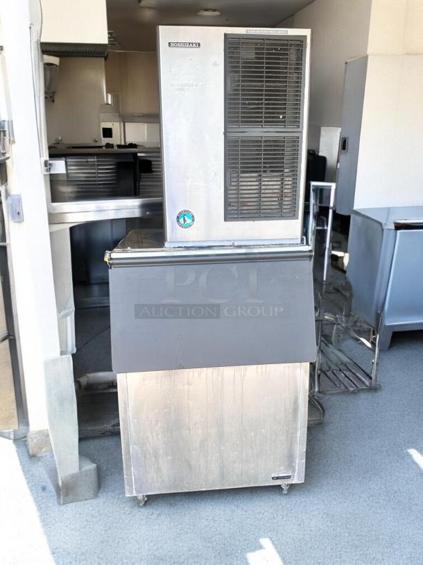 Hoshizaki KM-515MAH Ice Maker with B-500SD Bin, excellent condition, 517 lb/day capacity, fully tested, stainless finish.